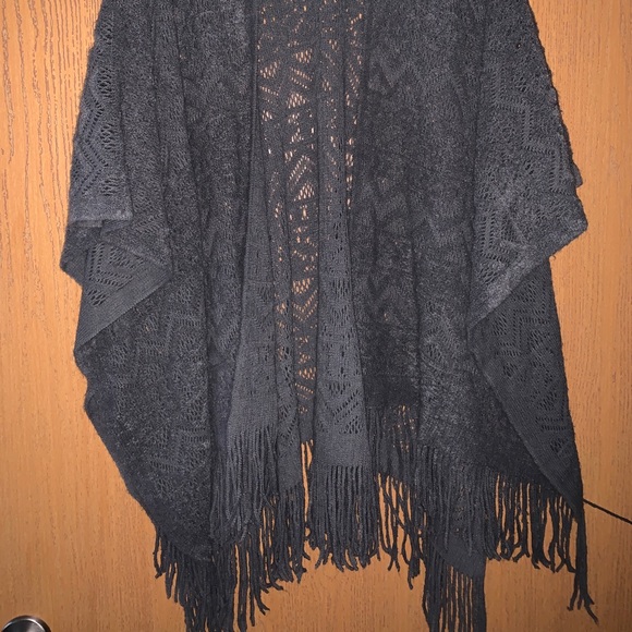 Gray shawl - Picture 2 of 2